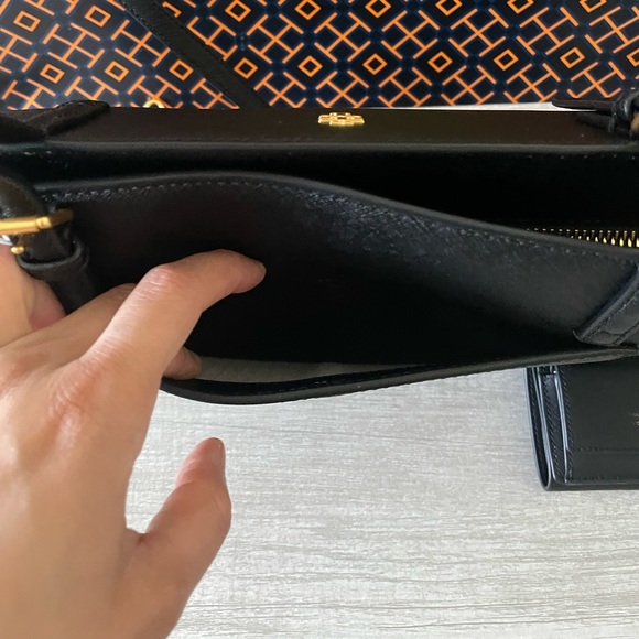 New , Authentic Tory Burch Emerson tote bag - Picture 8 of 14